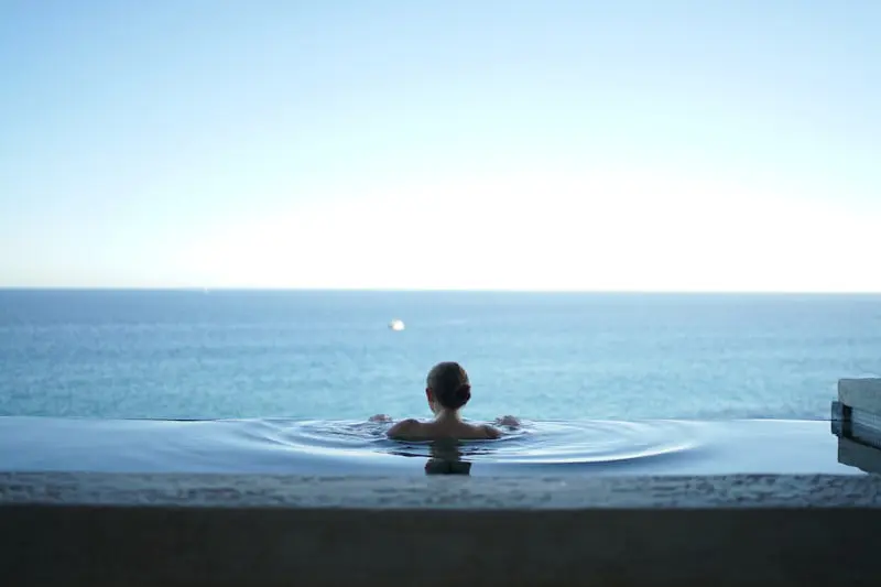Alex Bertha photo infinity pool