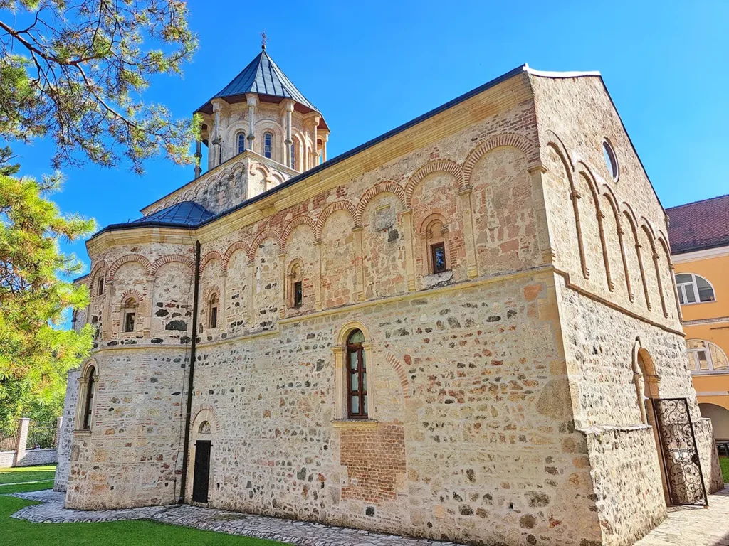 Fruškogorski manastiri, Novo Hopovo, crkva