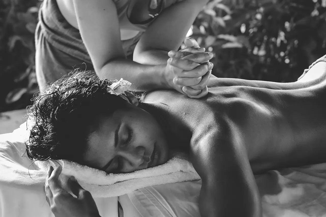 ale-romo-ayurveda-unsplash